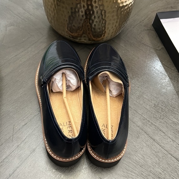 Naturalizer Adiline Platform Loafer (WIDE) - Picture 8 of 11